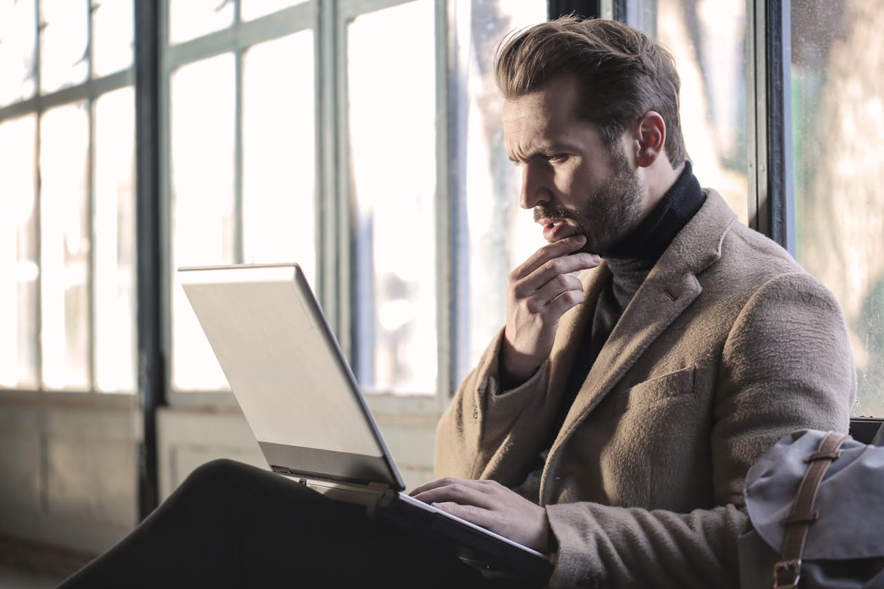 Choose the Best: Knowledge Base Software vs. Content Management Systems